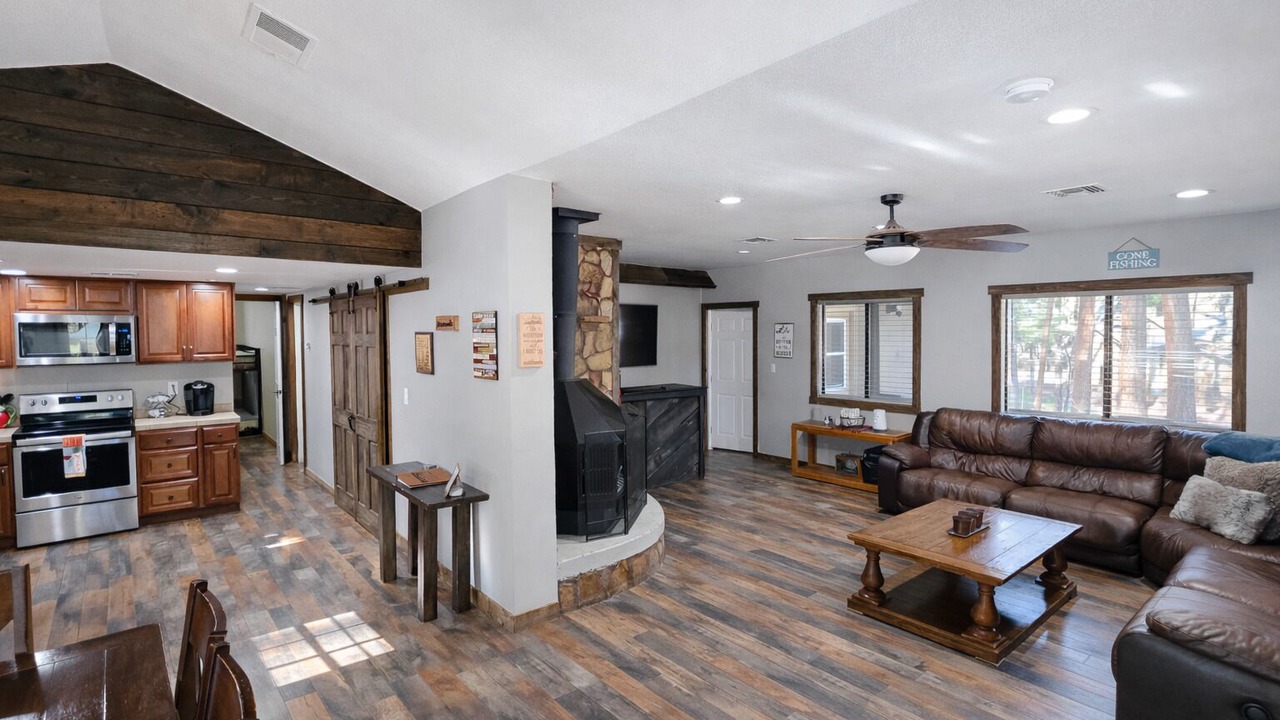 Photo of Livingroom in Strawberry