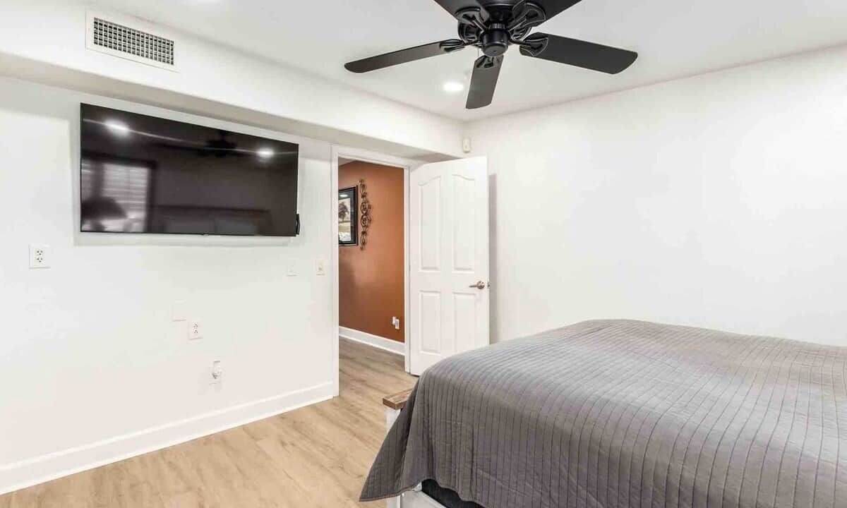 Photo of Bedroom in Garfield