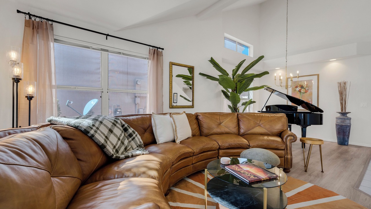 Photo of Livingroom in Oro Valley