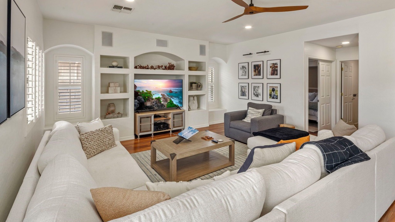 Photo of Livingroom in Anthem West