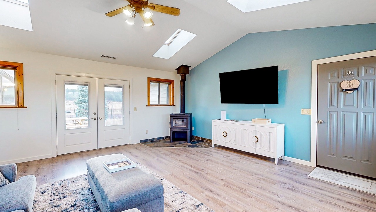 Photo of Livingroom in Baderville