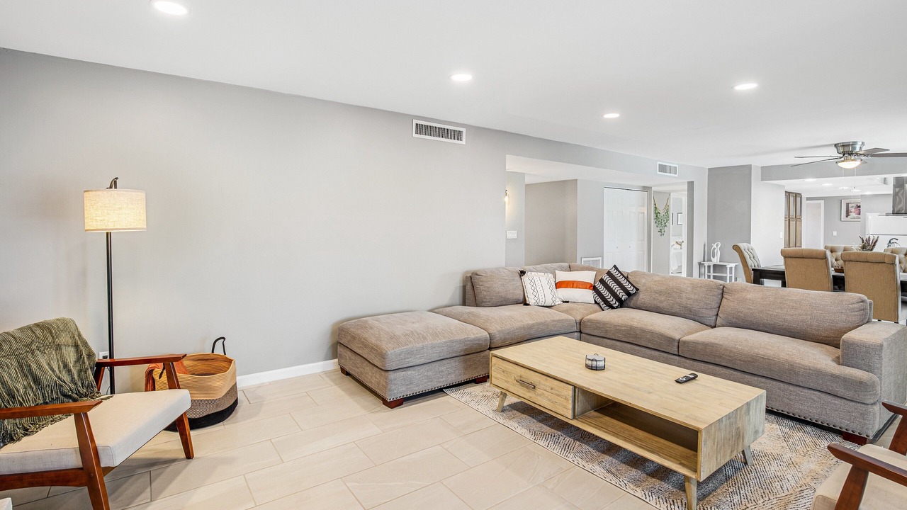 Photo of Livingroom in Harrison East South