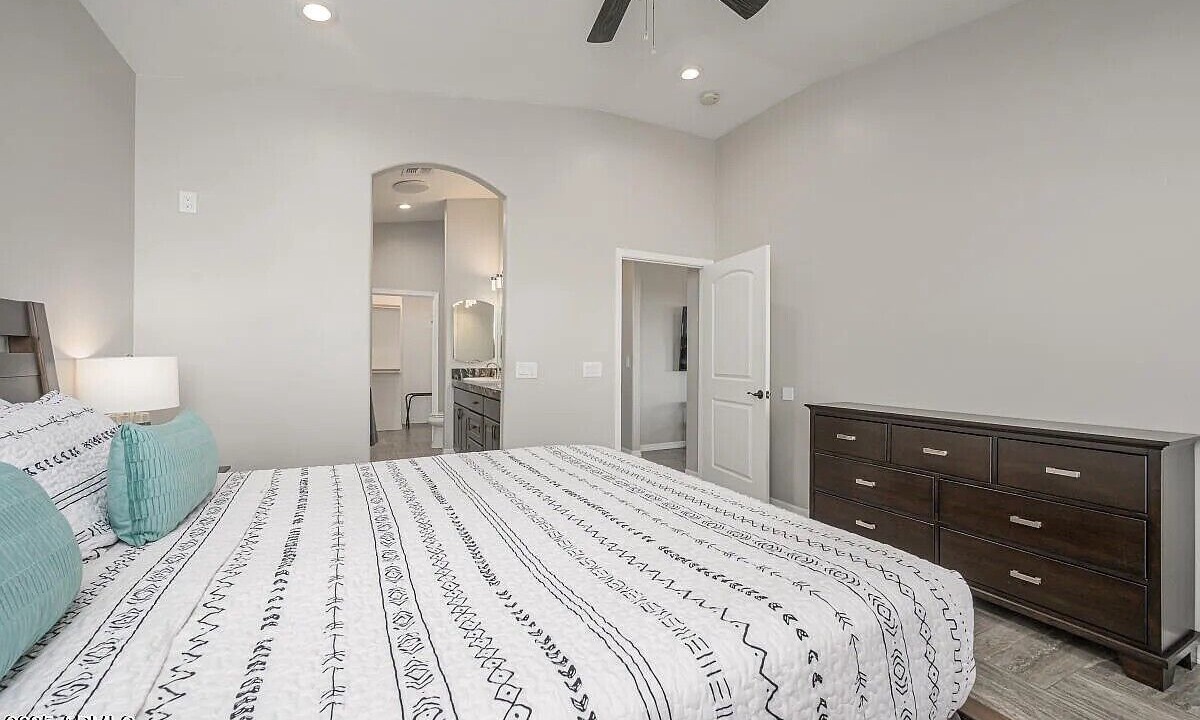Photo of Bedroom in Sunridge Estates