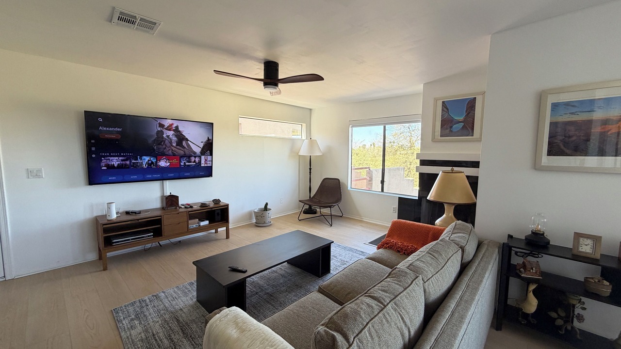 Photo of Livingroom in Paradise Valley Village