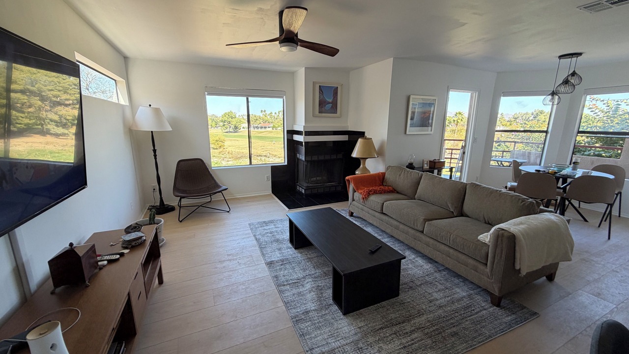 Photo of Livingroom in Paradise Valley Village