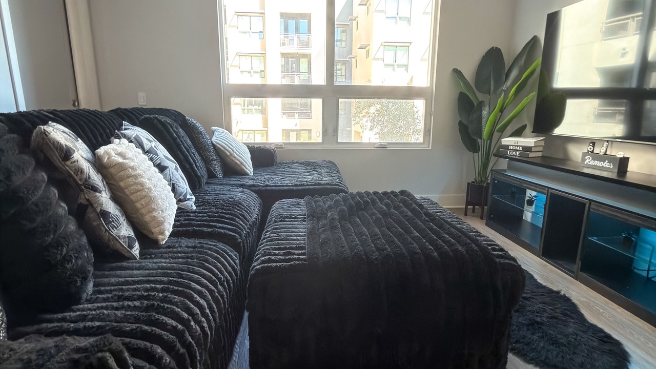 Photo of Livingroom in Entertainment District