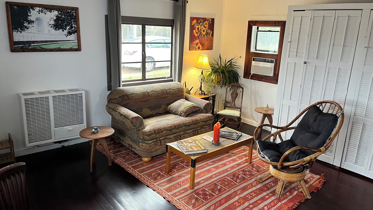 Photo of Livingroom in Oracle