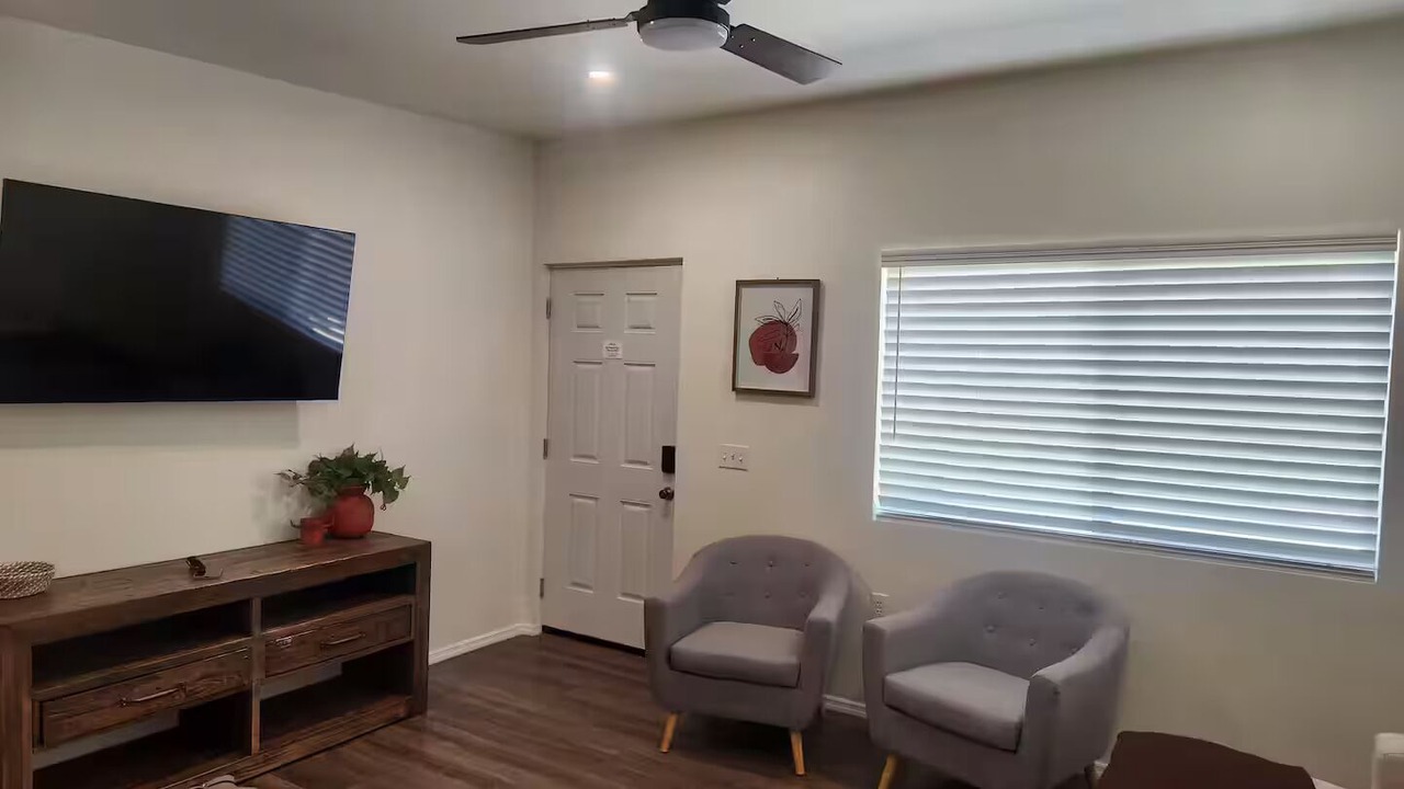Photo of Livingroom in Broadmoor-Broadway