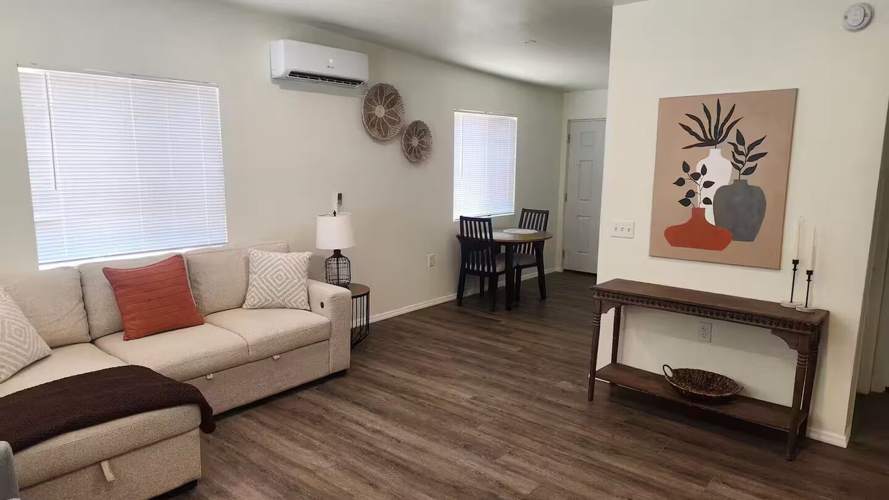 Photo of Livingroom in Broadmoor-Broadway