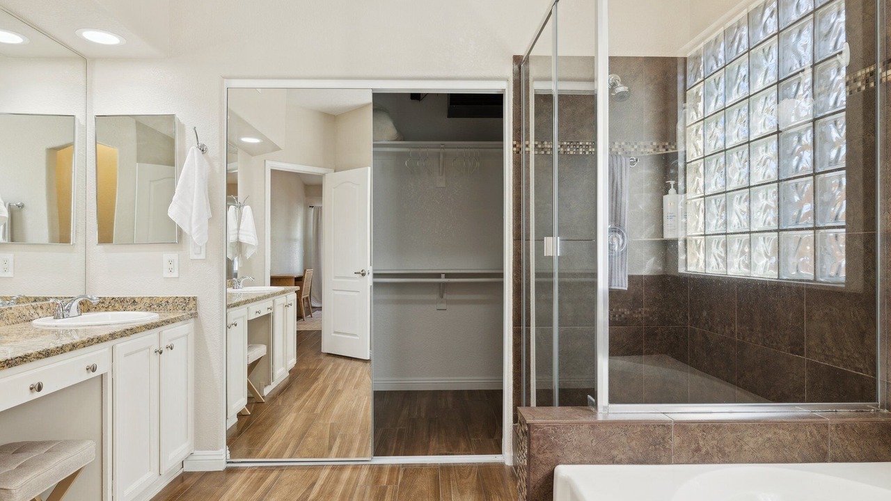 Photo of Bathroom in Desert Shadows III