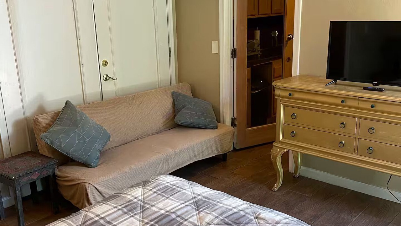 Photo of Livingroom in F. Q. Story