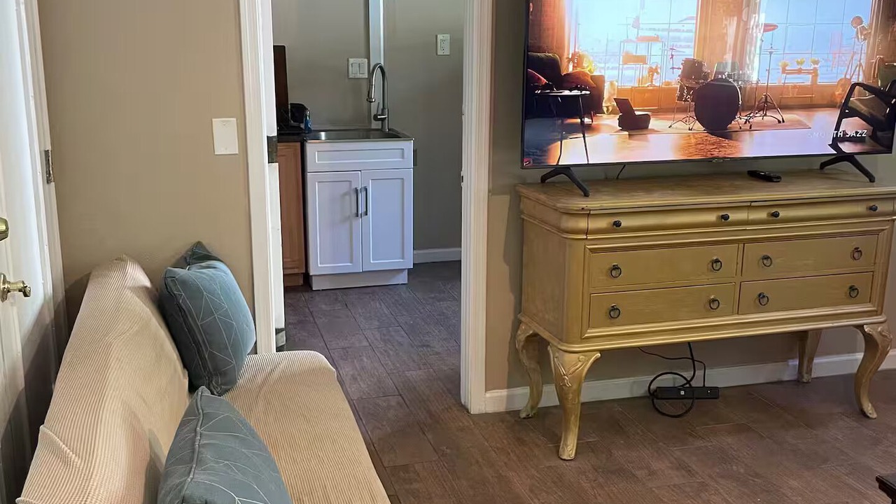 Photo of Livingroom in F. Q. Story