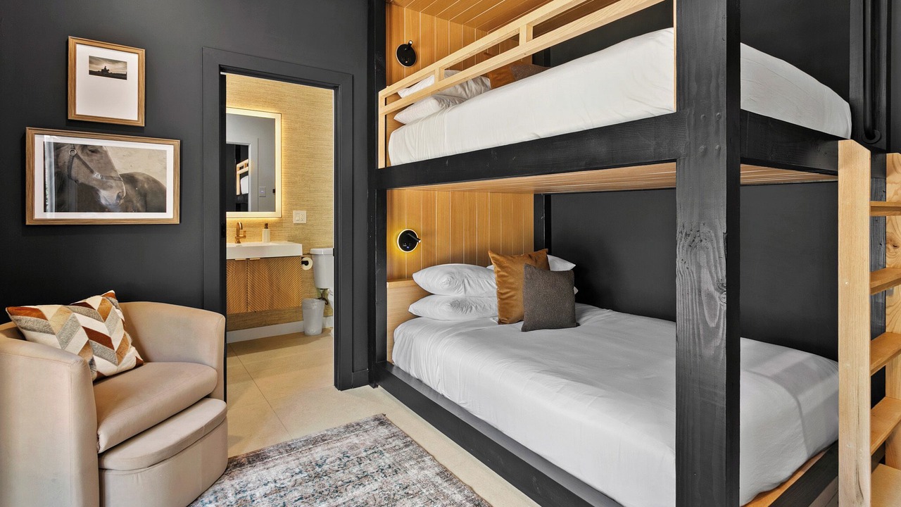 Photo of Bedroom in Paradise Valley Village
