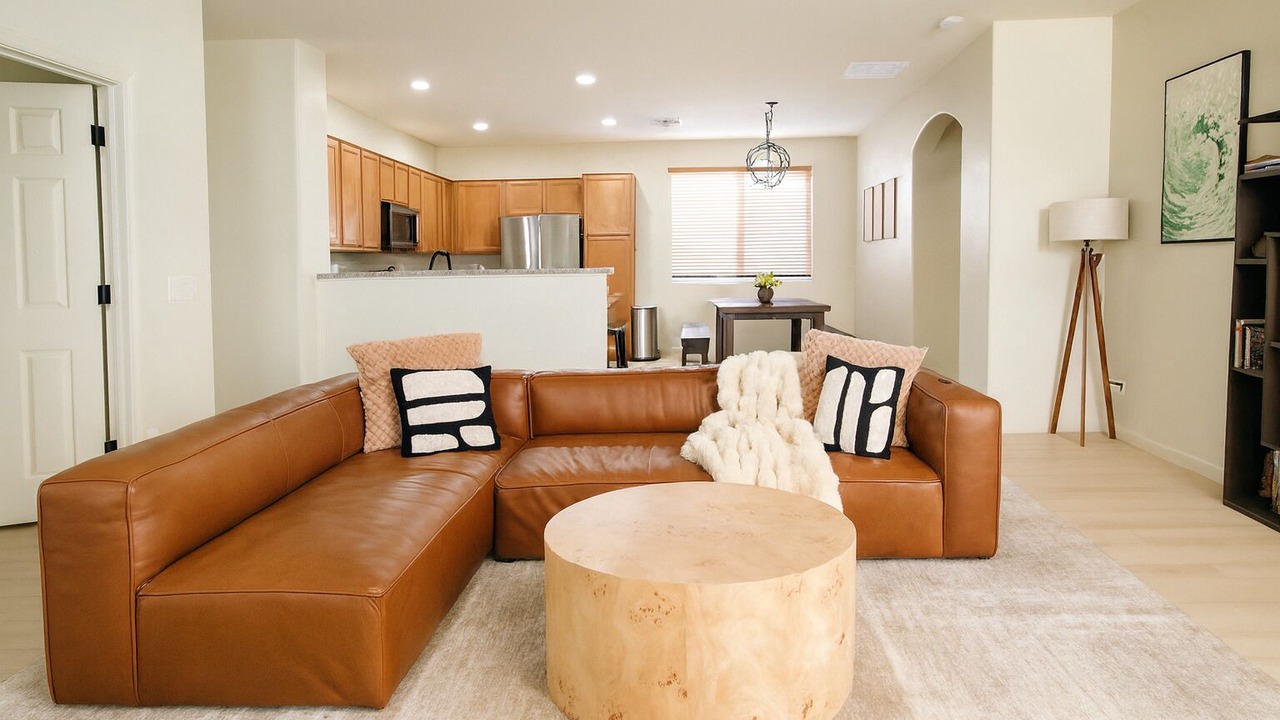 Photo of Livingroom in White Tank Foothills