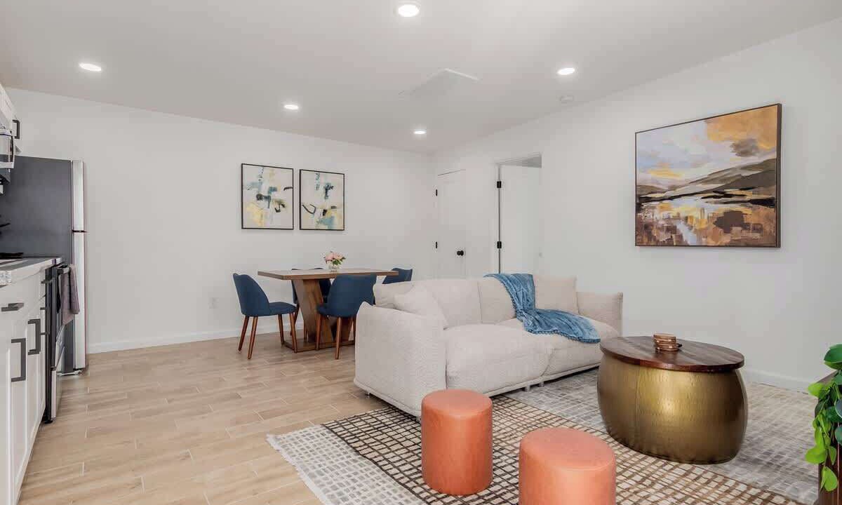 Photo of Livingroom in Peter Howell