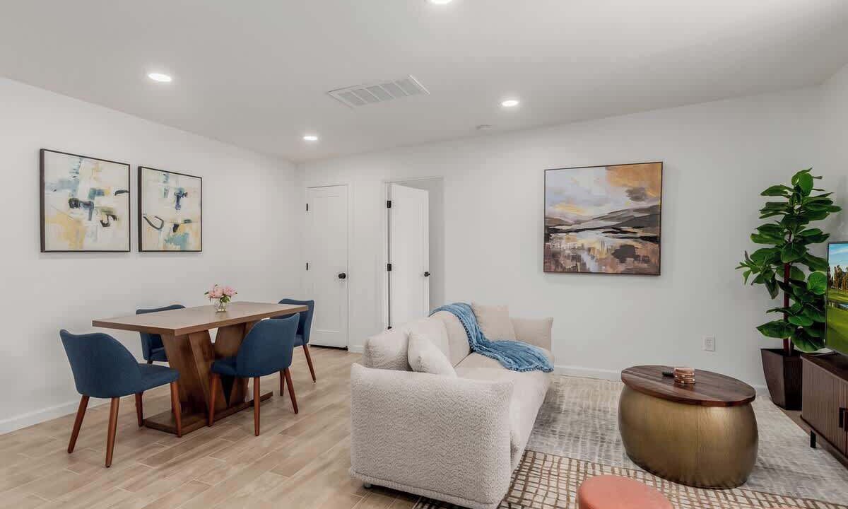 Photo of Livingroom in Peter Howell