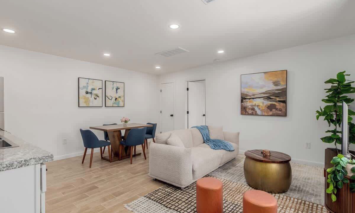 Photo of Livingroom in Peter Howell