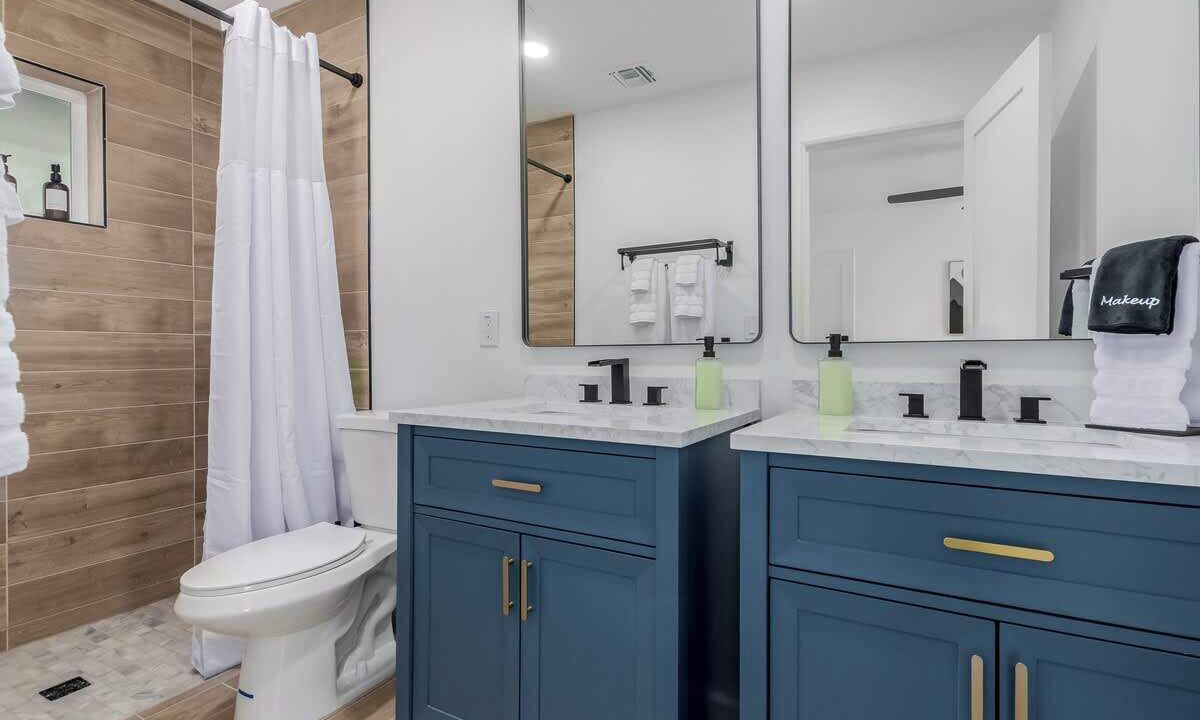Photo of Bathroom in Peter Howell