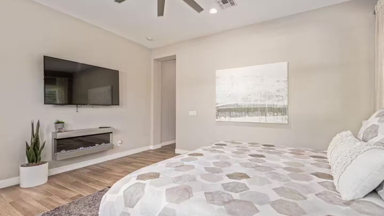 Photo of Bedroom in Paradise Valley Village