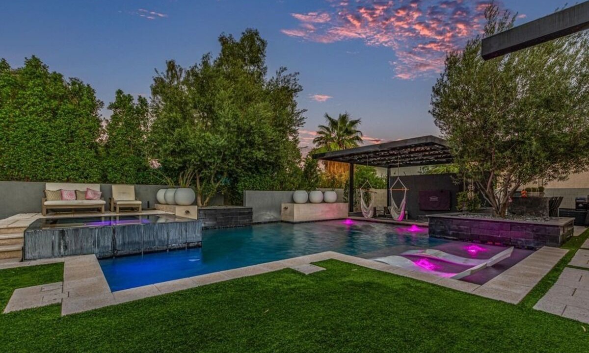 Photo of Outdoor in Paradise Valley Village