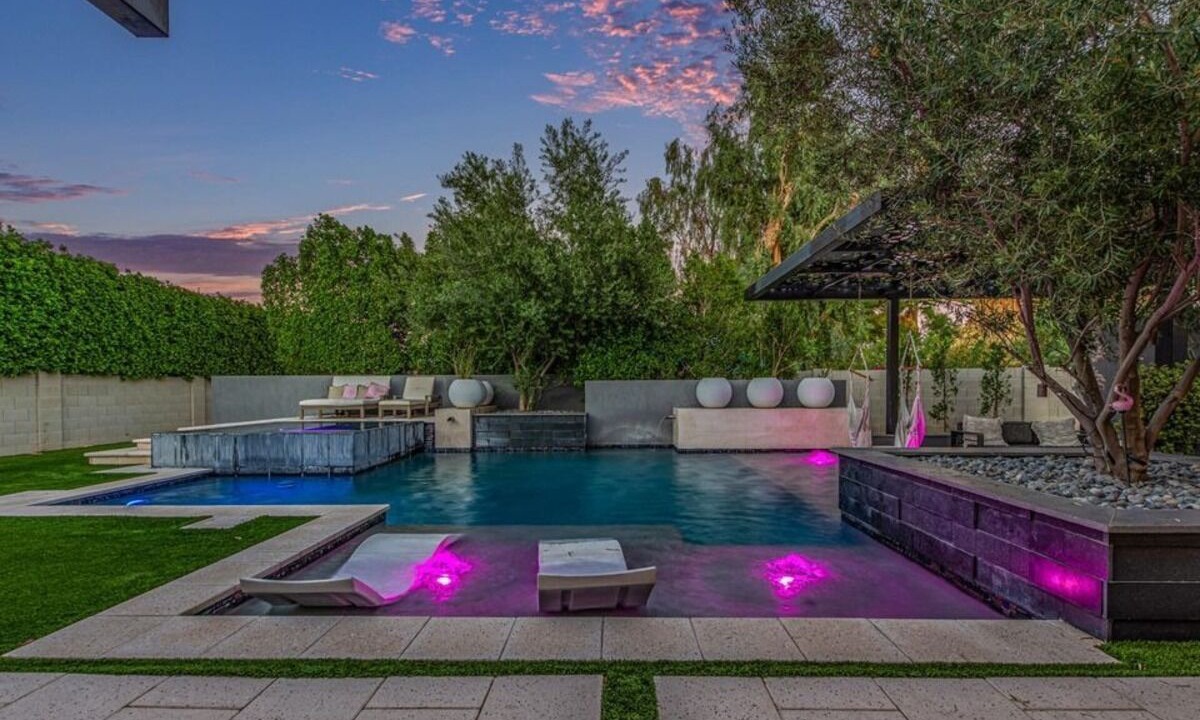 Photo of Outdoor in Paradise Valley Village