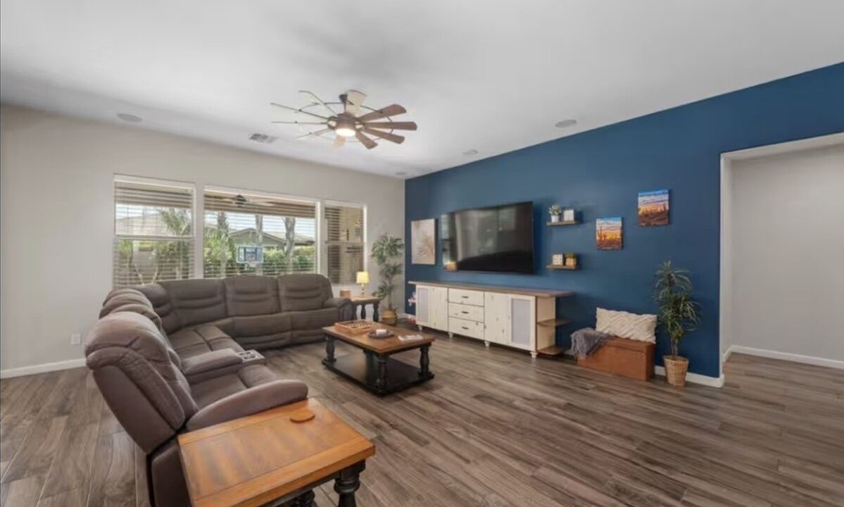 Photo of Livingroom in Crismon Heights