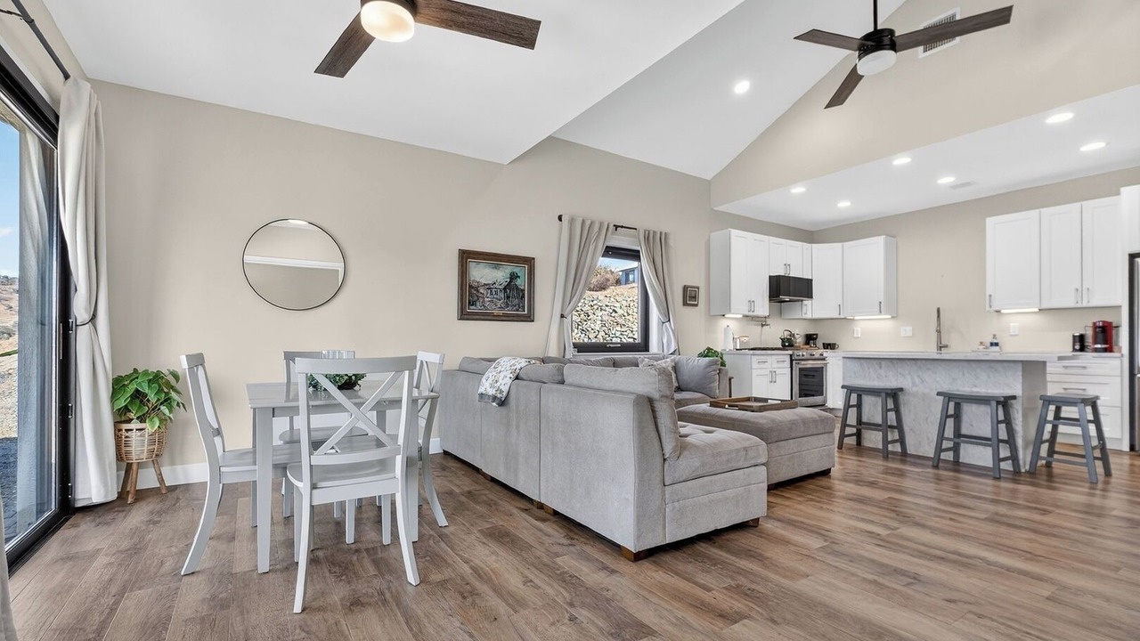 Photo of Livingroom in Dewey-Humboldt