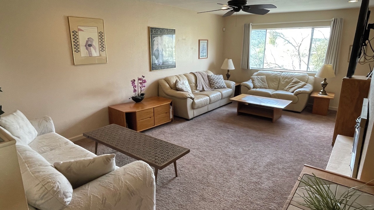 Photo of Livingroom in Bear Canyon Hills