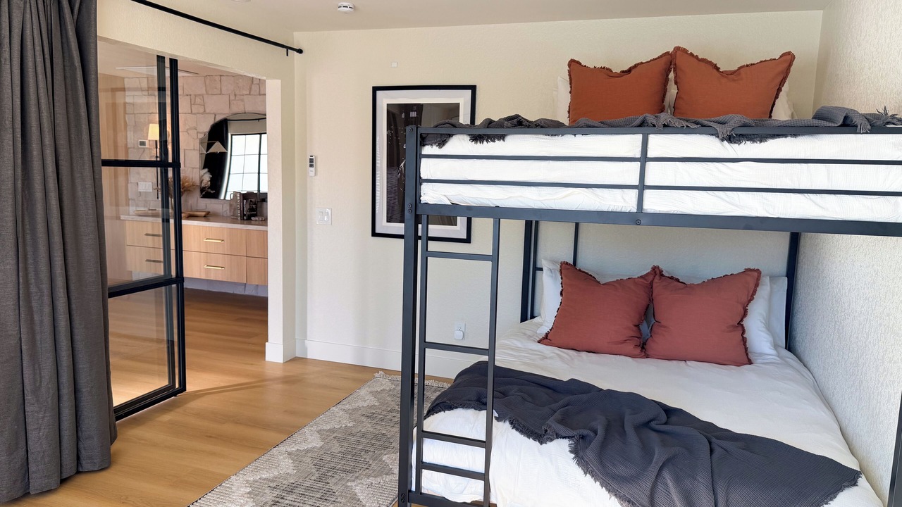 Photo of Bedroom in Summit Ridge