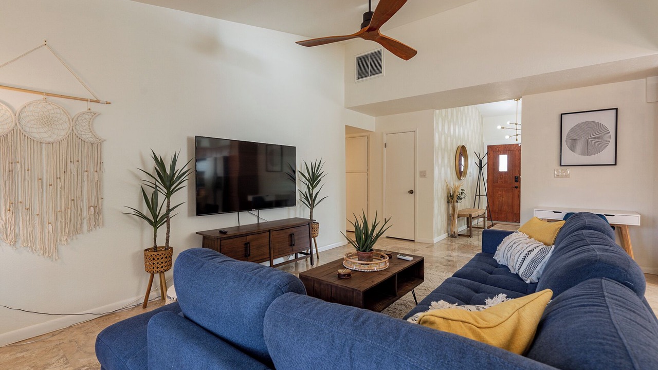Photo of Livingroom in Paradise Valley Village