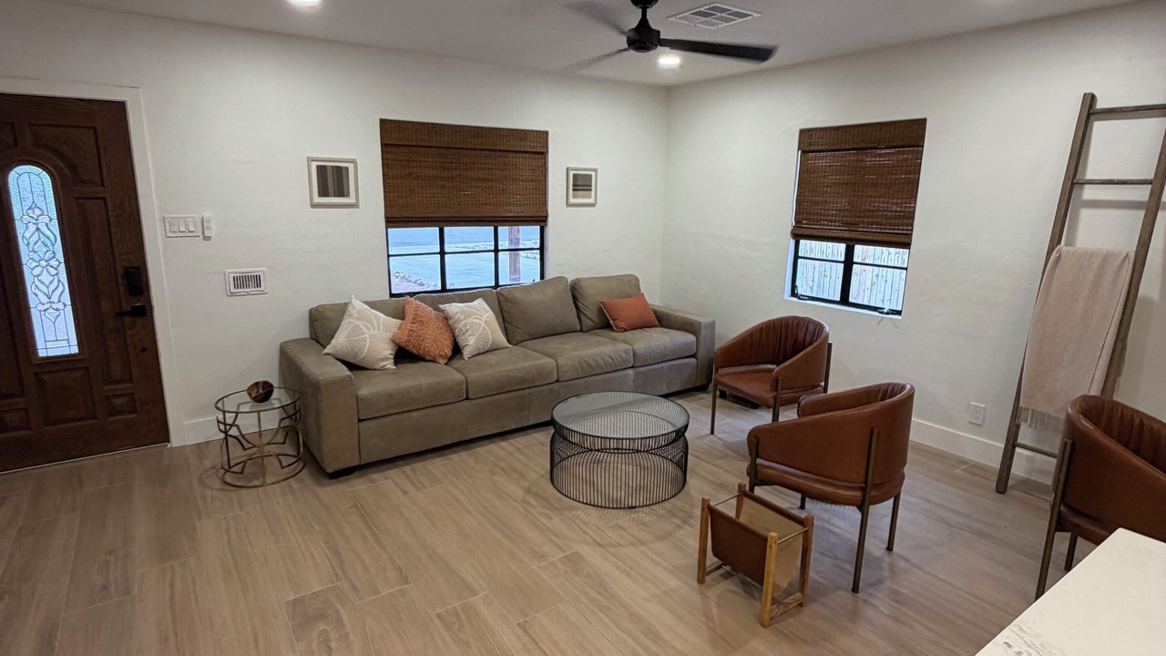 Photo of Livingroom in Woodlawn Park