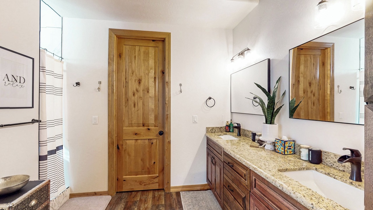 Photo of Bathroom in Strawberry