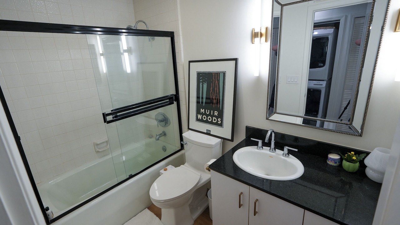 Photo of Bathroom in Biltmore Courts