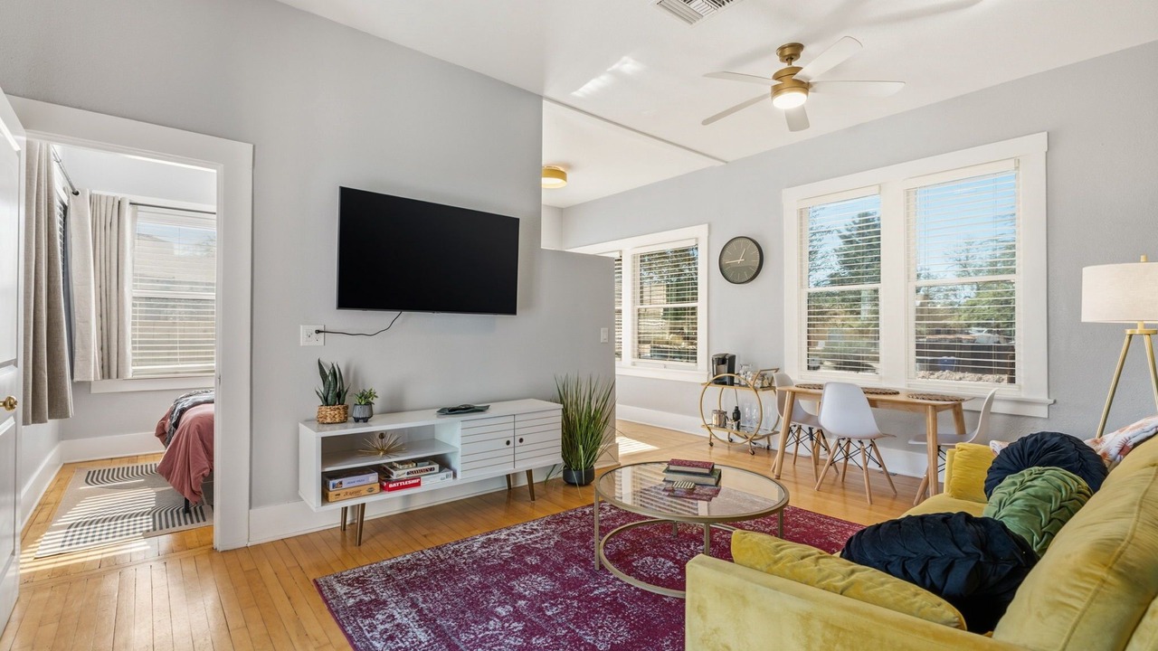 Photo of Livingroom in West University