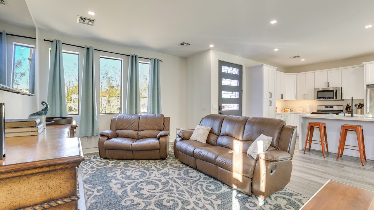 Photo of Livingroom in Garfield