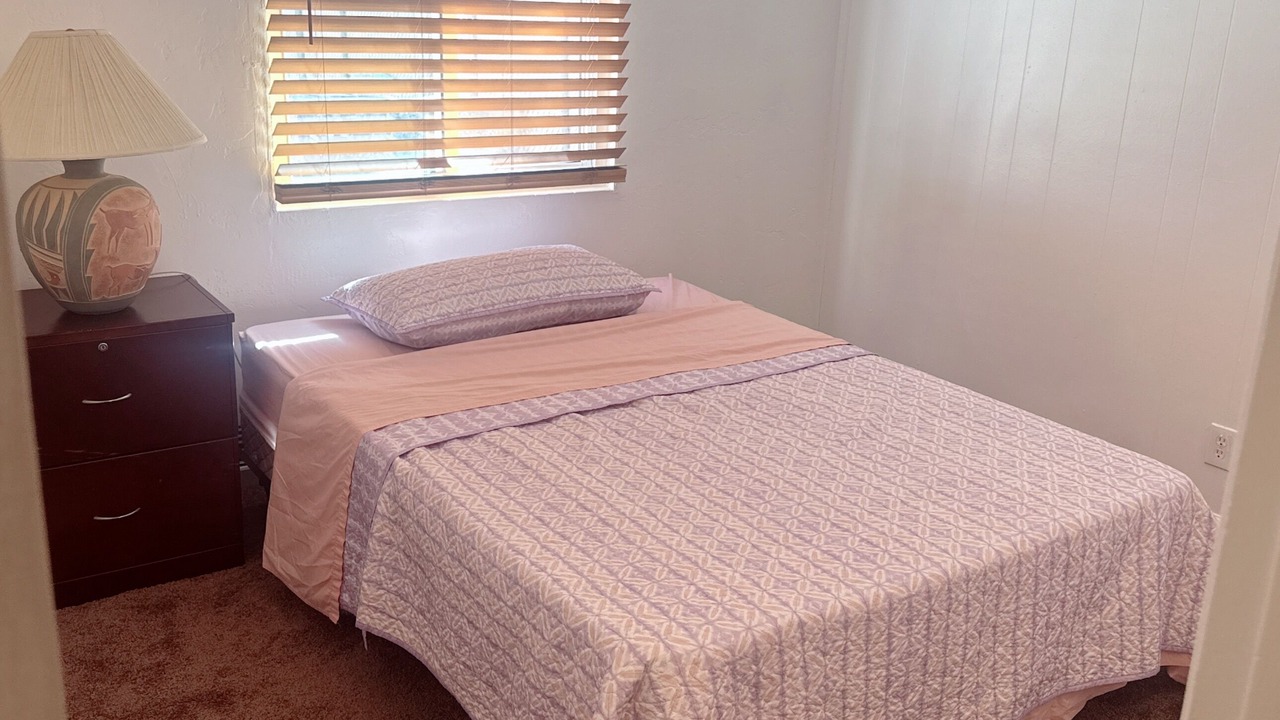 Photo of Bedroom in Groves Lincoln Park