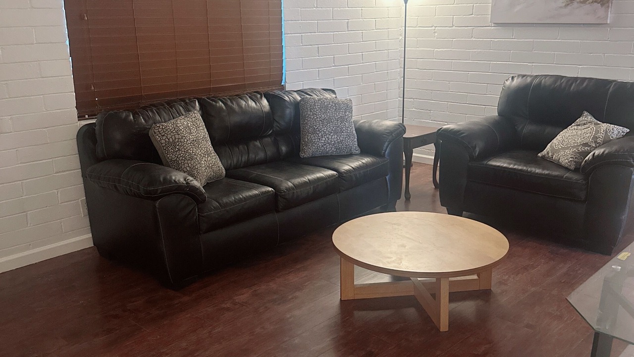 Photo of Livingroom in Groves Lincoln Park