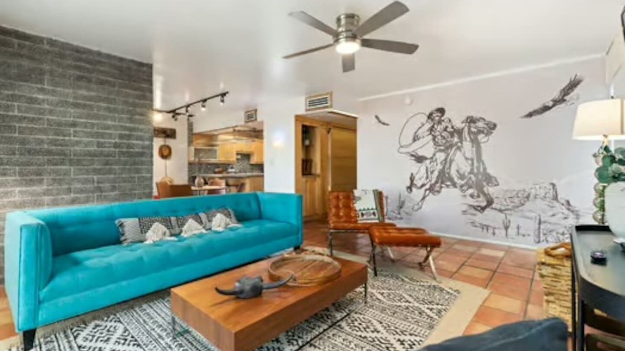 Photo of Livingroom in Entertainment District