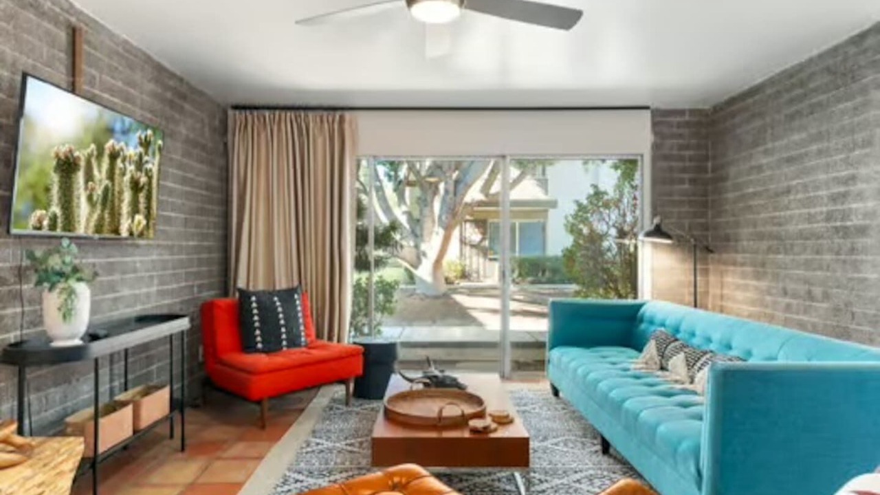 Photo of Livingroom in Entertainment District
