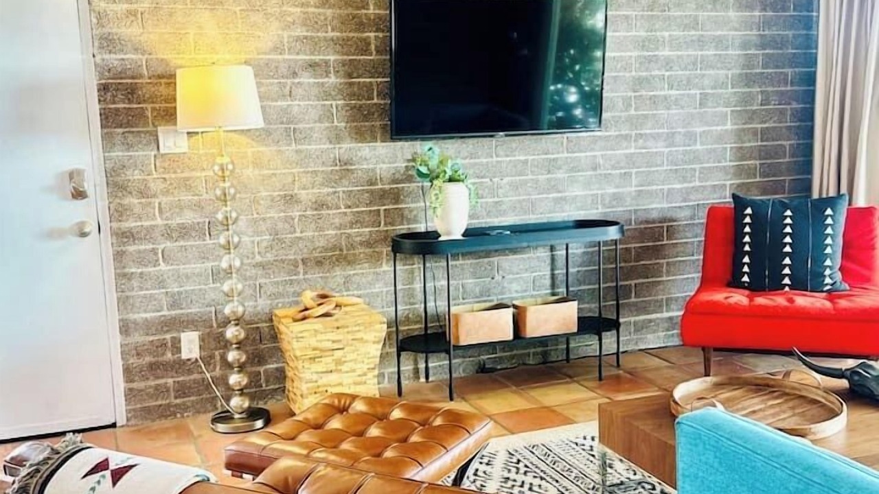 Photo of Livingroom in Entertainment District