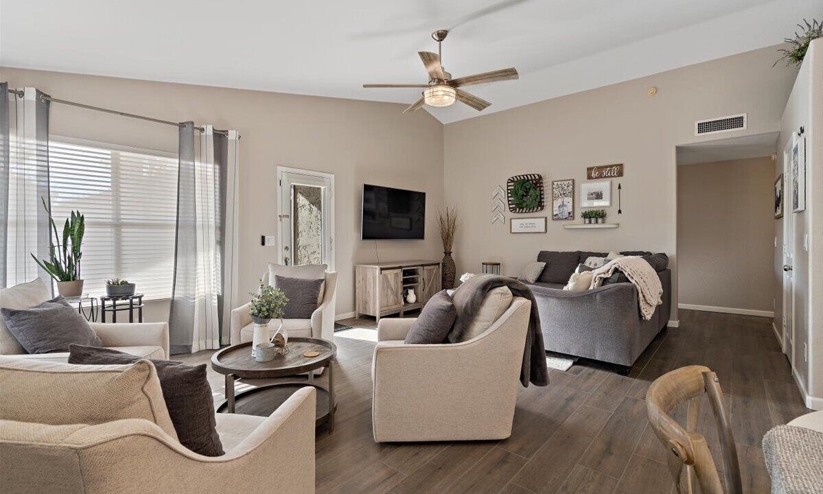 Photo of Livingroom in Lakewood