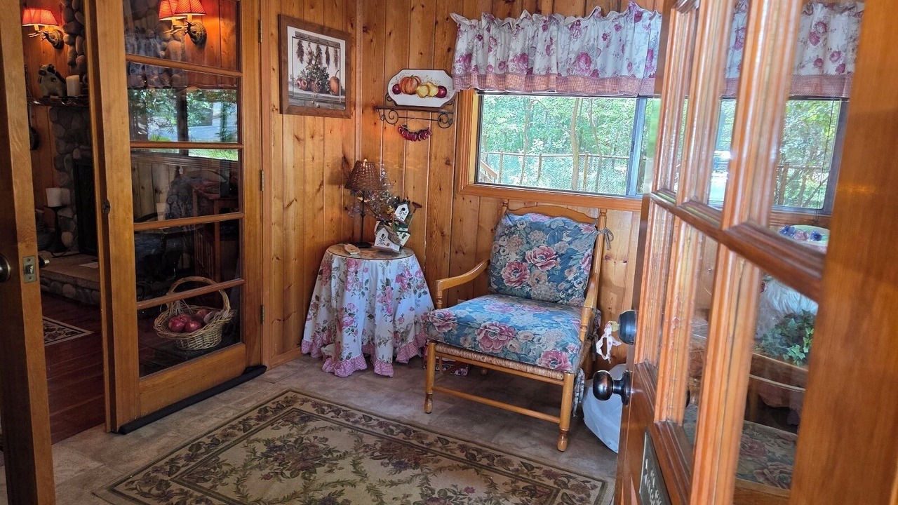 Photo of Bedroom in Christopher Creek