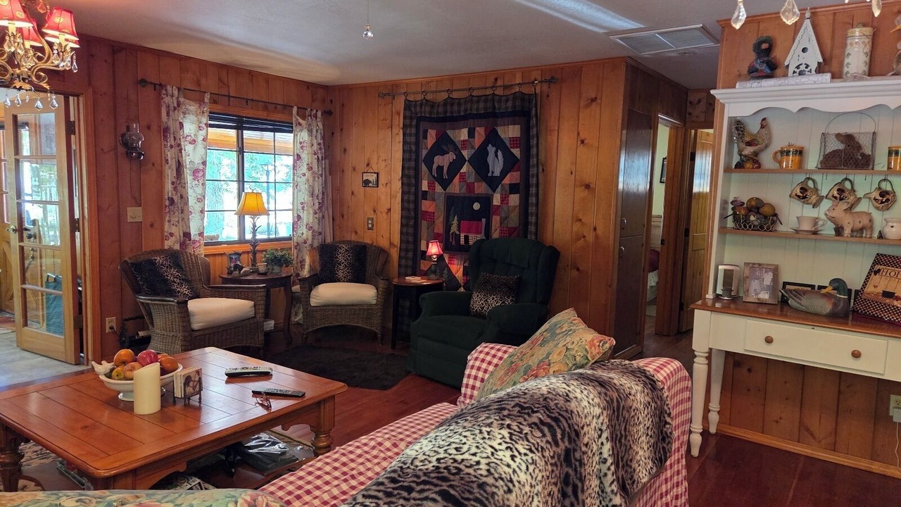 Photo of Bedroom in Christopher Creek