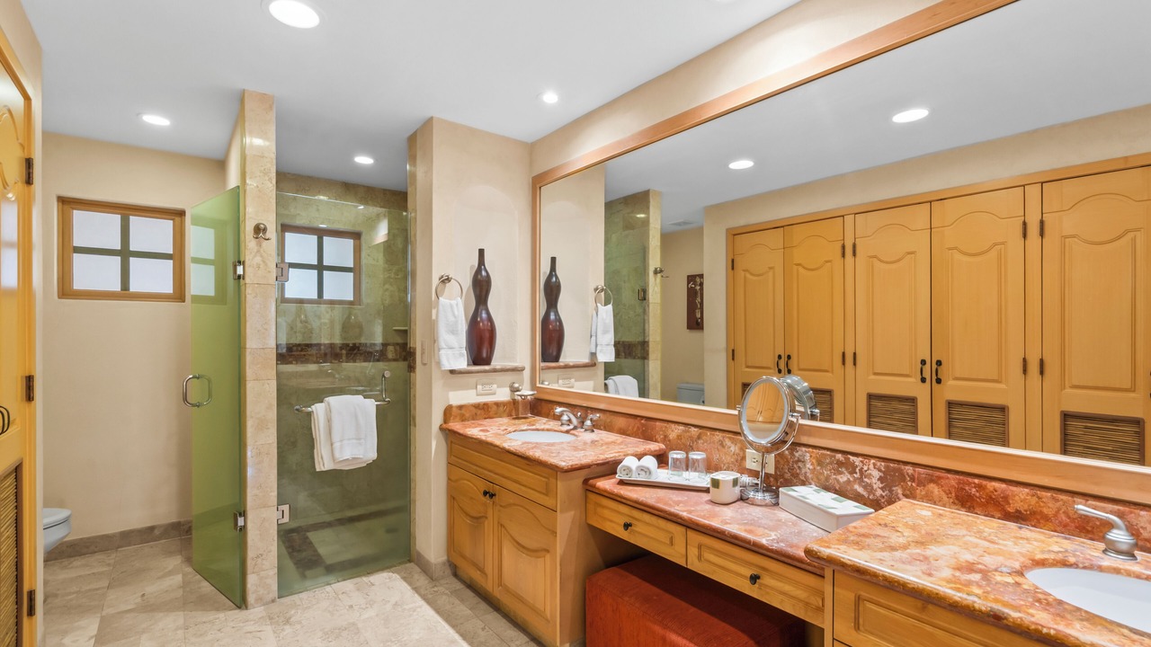 Photo of Bathroom in Flamingos