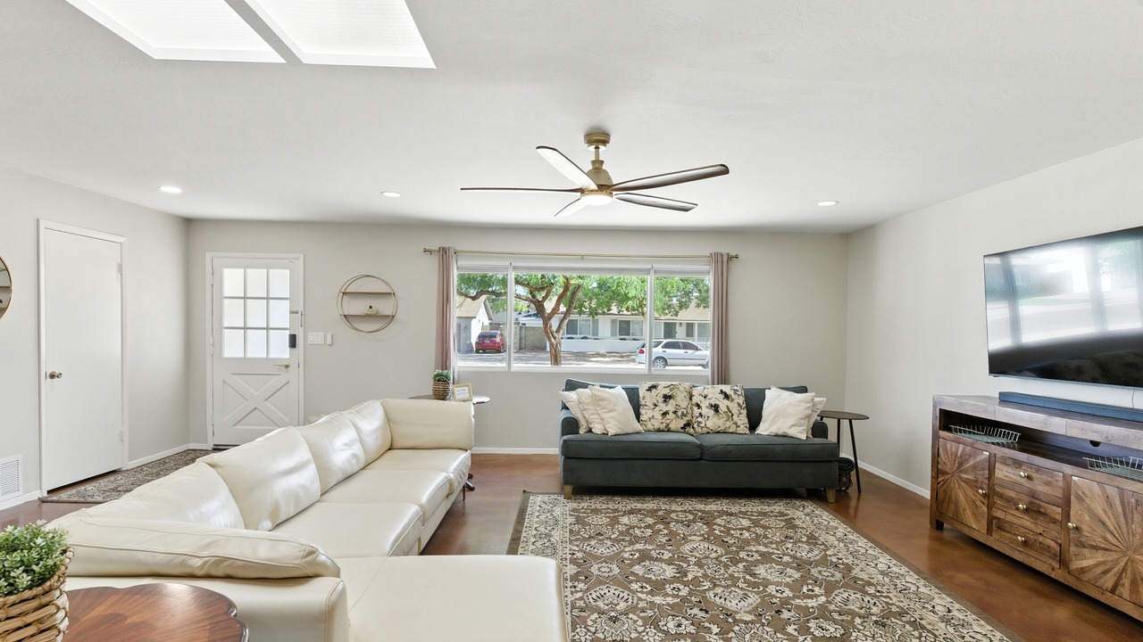 Photo of Livingroom in Melrose Paradise