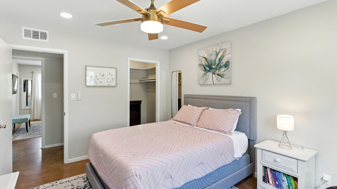 Photo of Bedroom in Melrose Paradise