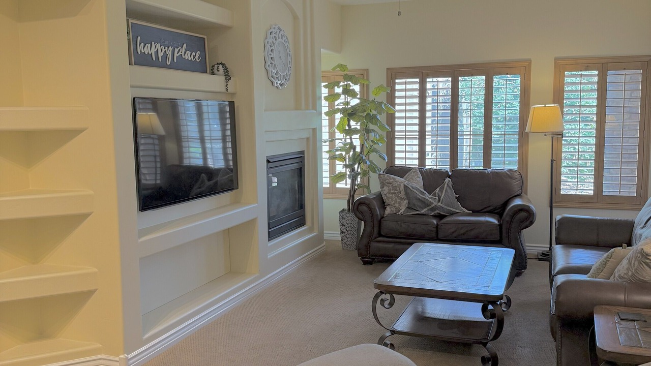 Photo of Livingroom in Desert Ridge