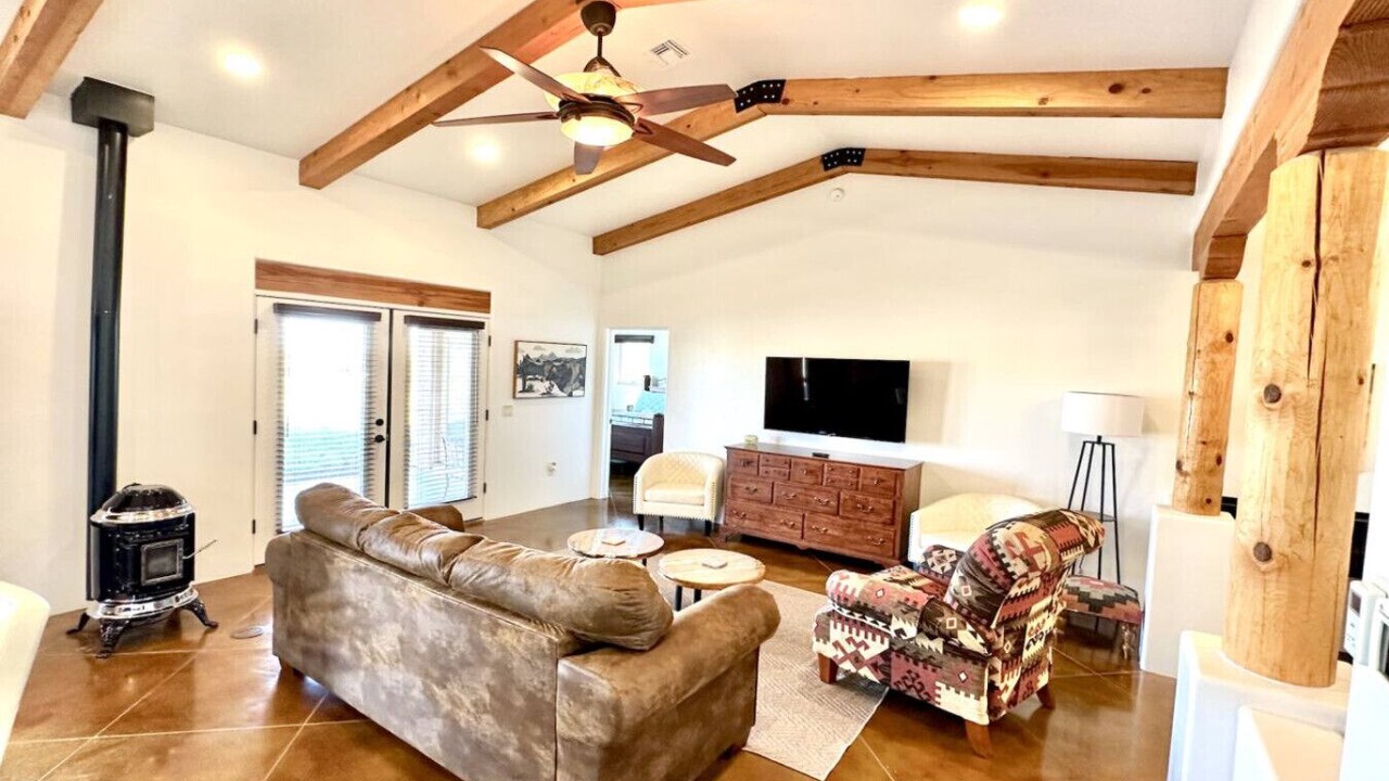 Photo of Livingroom in Elgin
