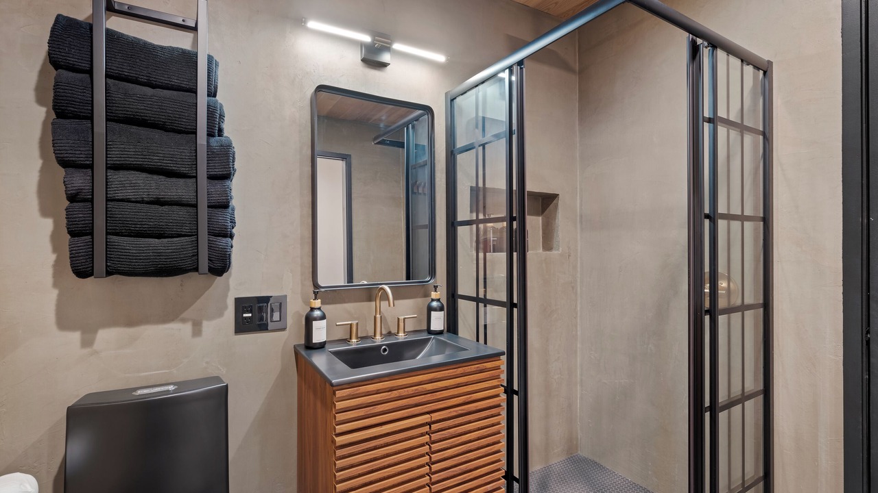 Photo of Bathroom in Jefferson Park