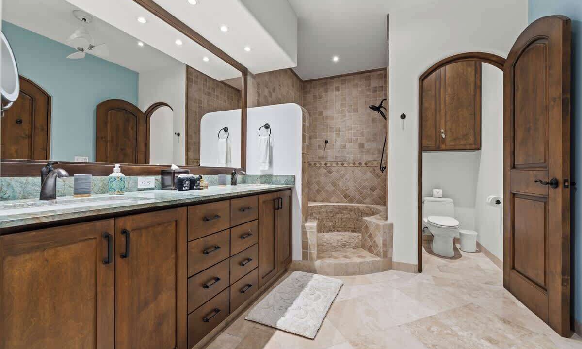 Photo of Bathroom in Buzzards